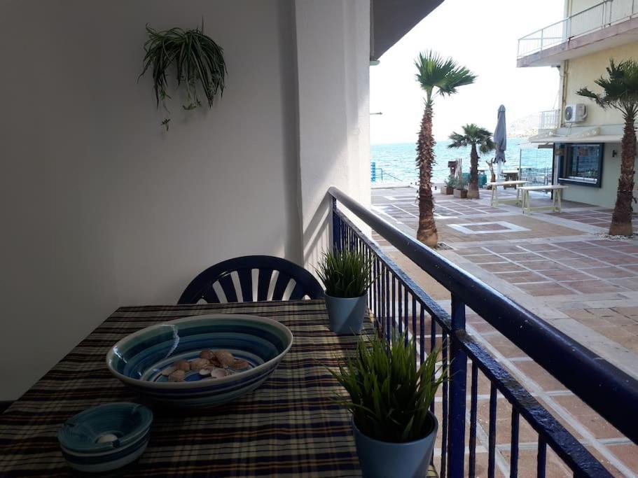 Cozy Seaside Apartment Loutraki Экстерьер фото