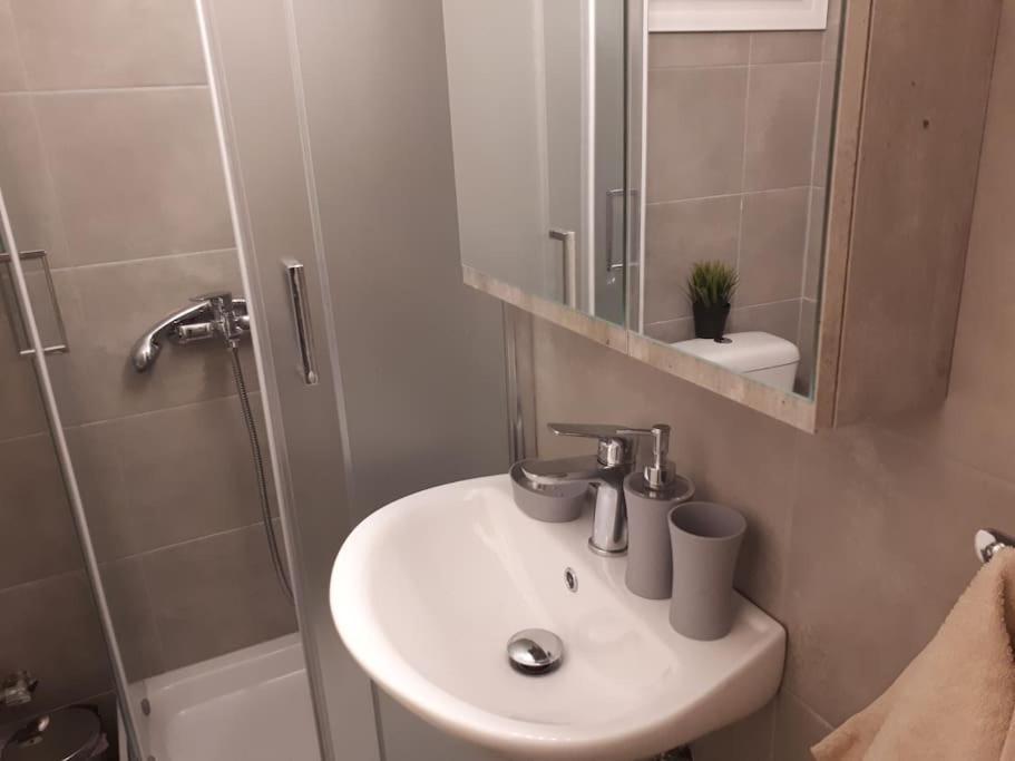 Cozy Seaside Apartment Loutraki Экстерьер фото