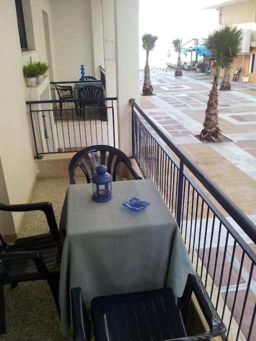 Cozy Seaside Apartment Loutraki Экстерьер фото