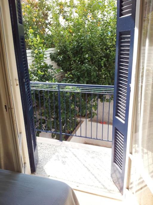 Cozy Seaside Apartment Loutraki Экстерьер фото
