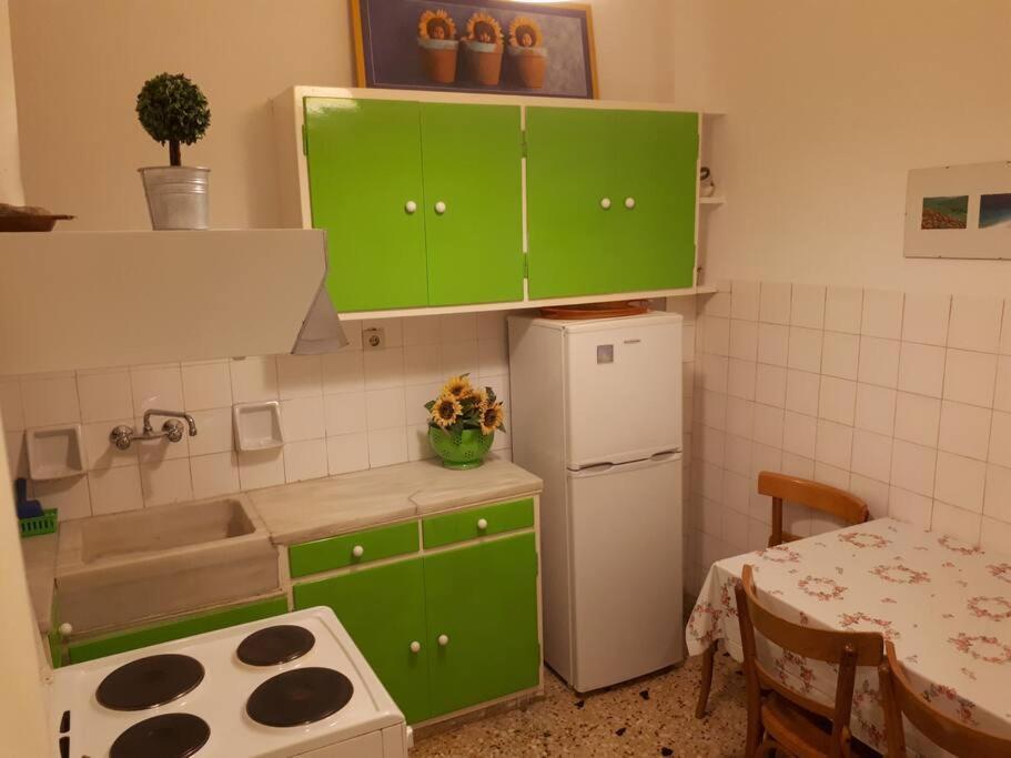 Cozy Seaside Apartment Loutraki Экстерьер фото