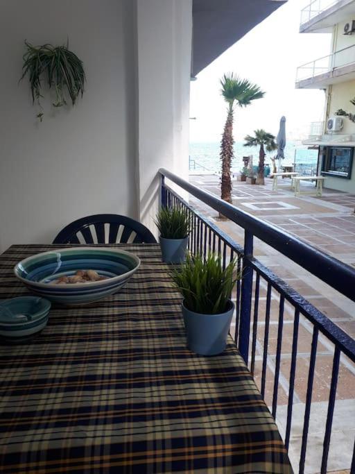 Cozy Seaside Apartment Loutraki Экстерьер фото