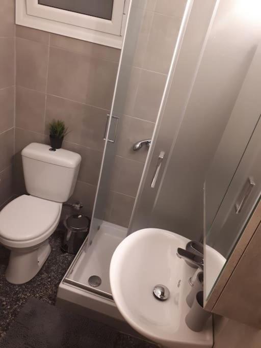 Cozy Seaside Apartment Loutraki Экстерьер фото